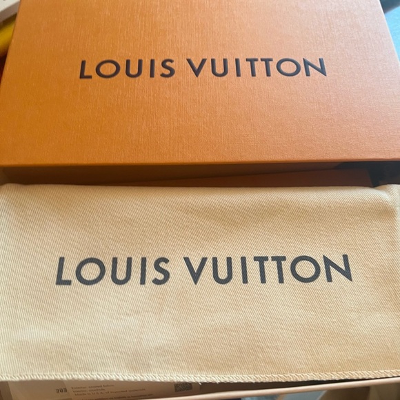 Louis Vuitton purse and wallet - Picture 6 of 12